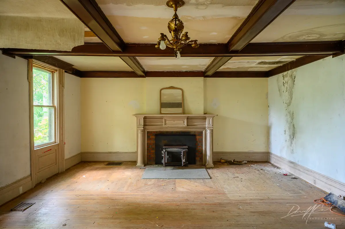 Abandoned Farmhouse That Time Forgot